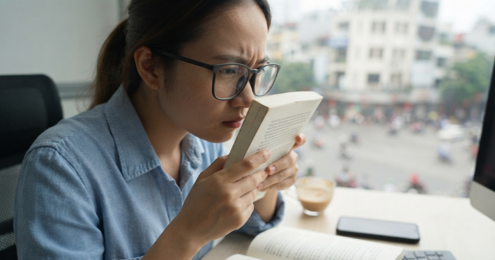 5 dấu hiệu độ cận đang tăng mà nhiều người bỏ qua | Kính Thu